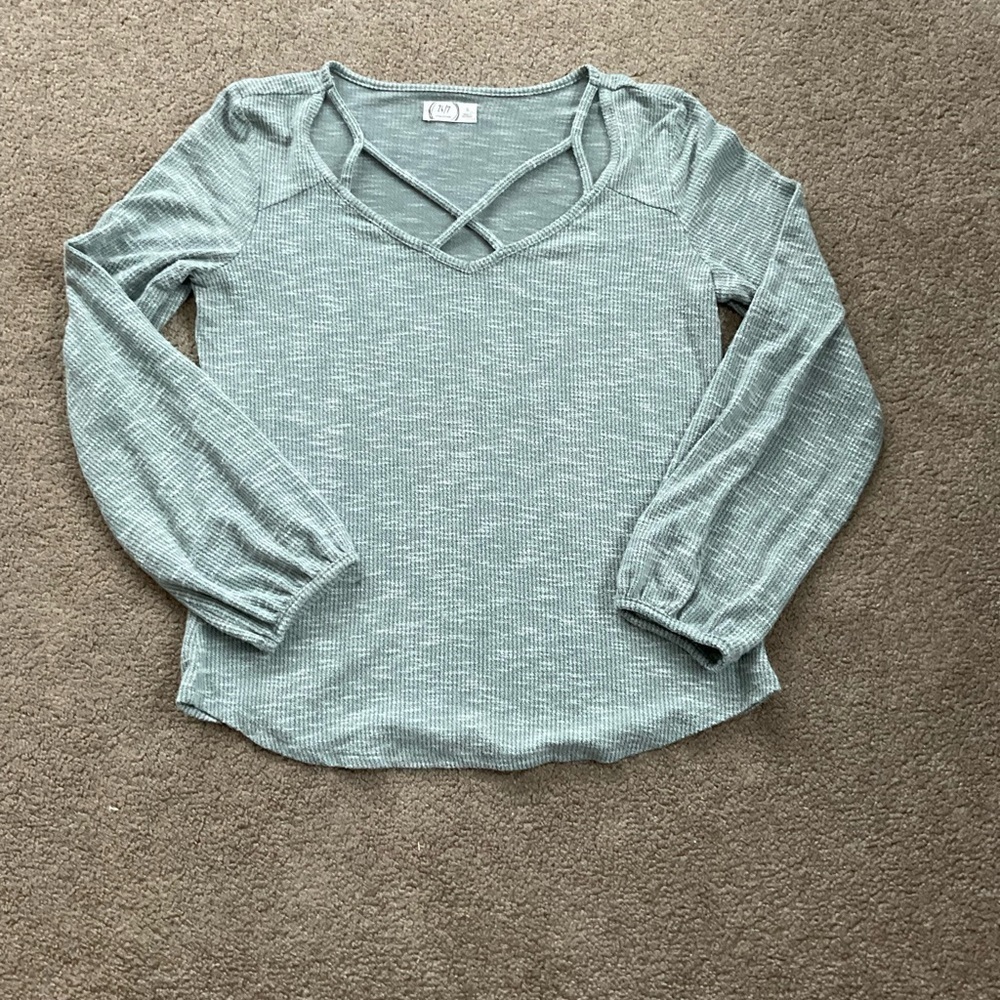 Maurice’s 24/7 criss cross long bell sleeve green top size S - Picture 2 of 7